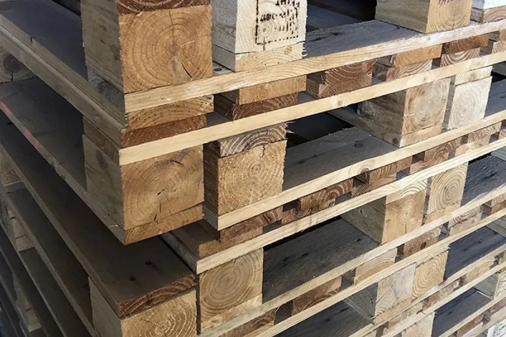 Palette en bois à Segré-en-Anjou-bleu